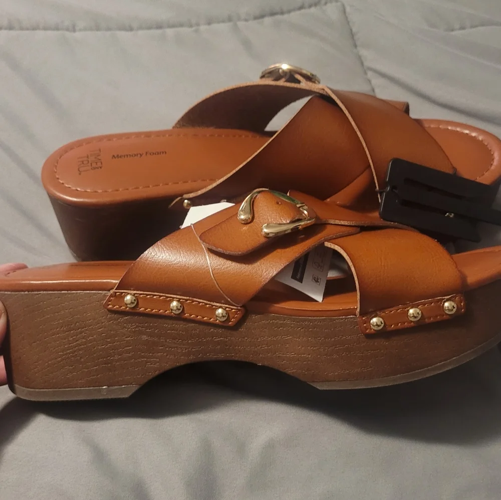 Nwt brown clogs - Picture 3 of 3